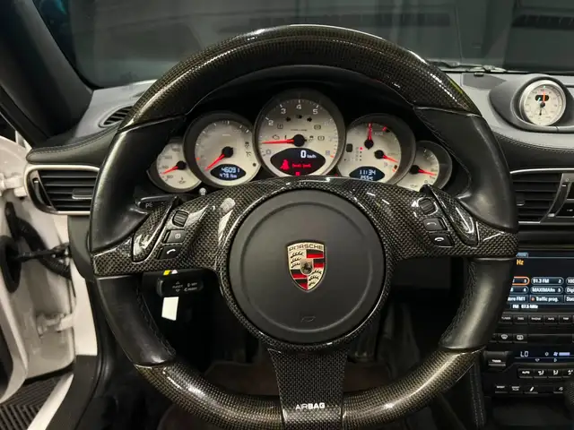 Porsche 911 view 17