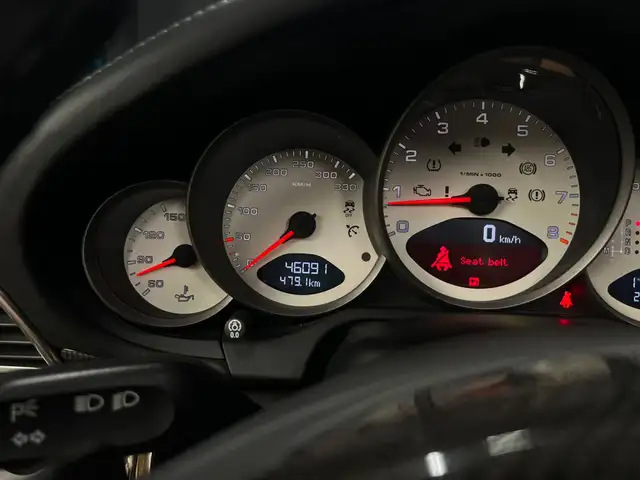 Porsche 911 view 16