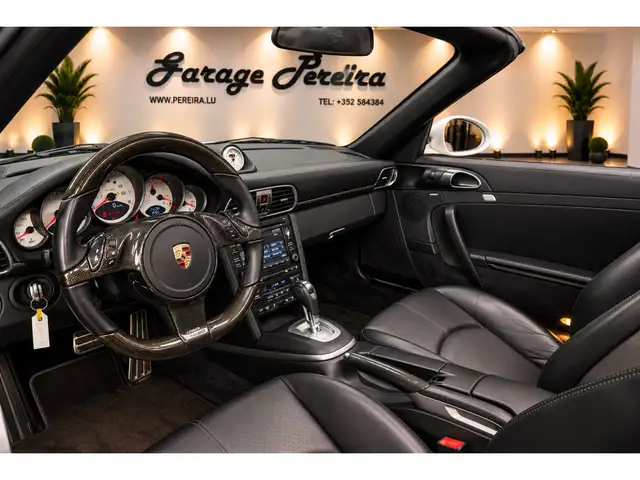 Porsche 911 view 9