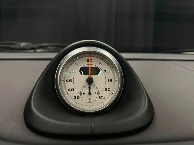 Porsche 911 view 18