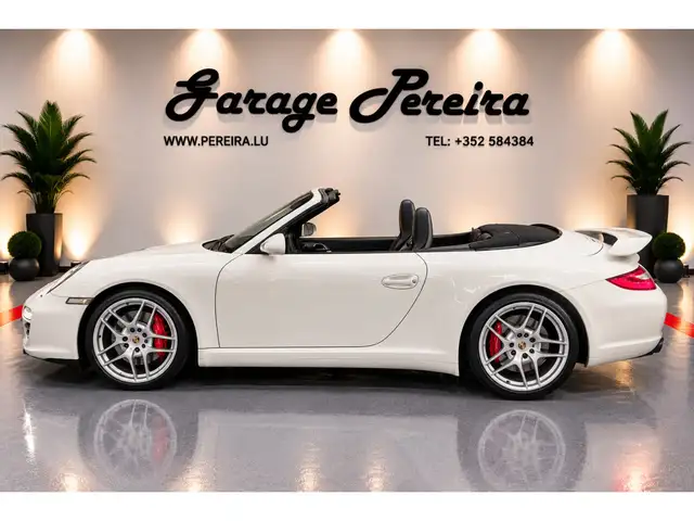 Porsche 911 view 8