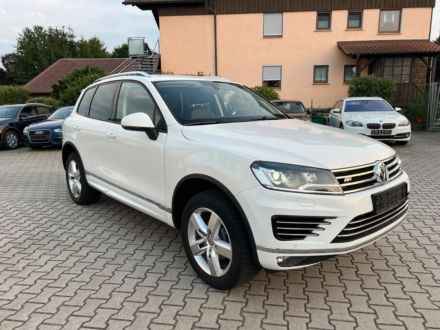 Volkswagen Touareg V6 TDI 4Mot R-Line Leder SHZ AHK Klimaa Weiß - 2