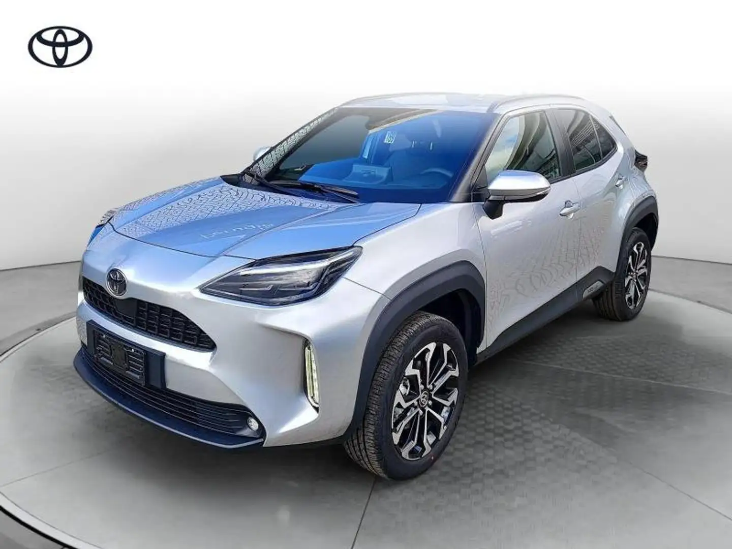 Toyota Yaris Cross 1.5 Hybrid 130 CV 5p. E-CVT Trend Grigio - 1