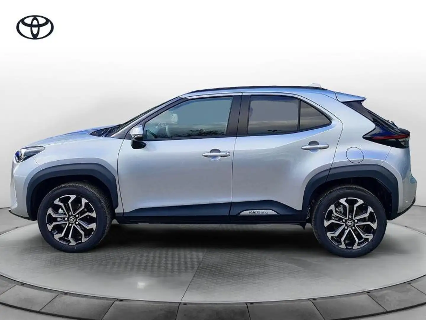 Toyota Yaris Cross 1.5 Hybrid 130 CV 5p. E-CVT Trend Grigio - 2