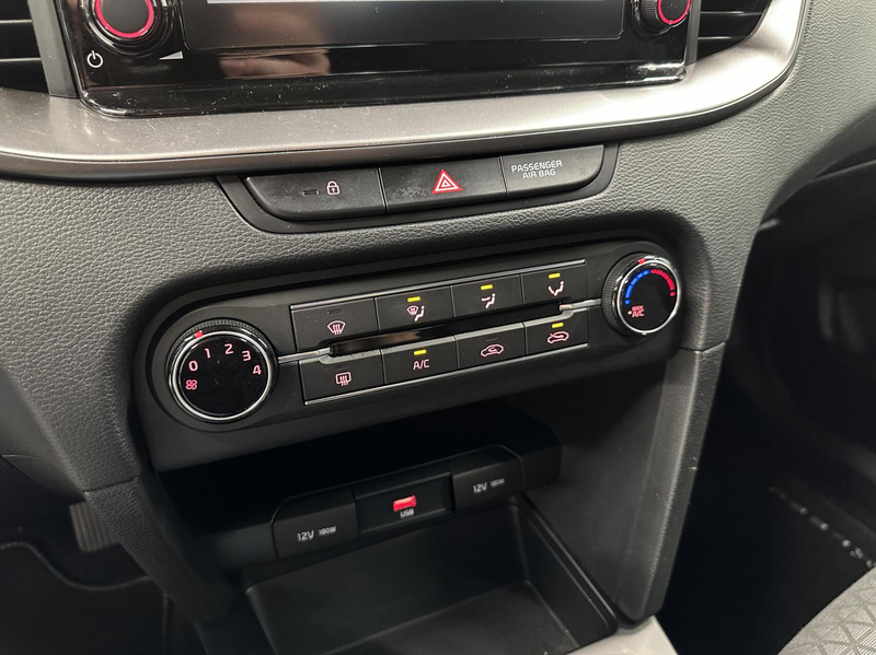 Kia XCeed 1.0 T-GDi ComfortLine CAMERA CARPLAY NAVI CRUISE E — photo 36
