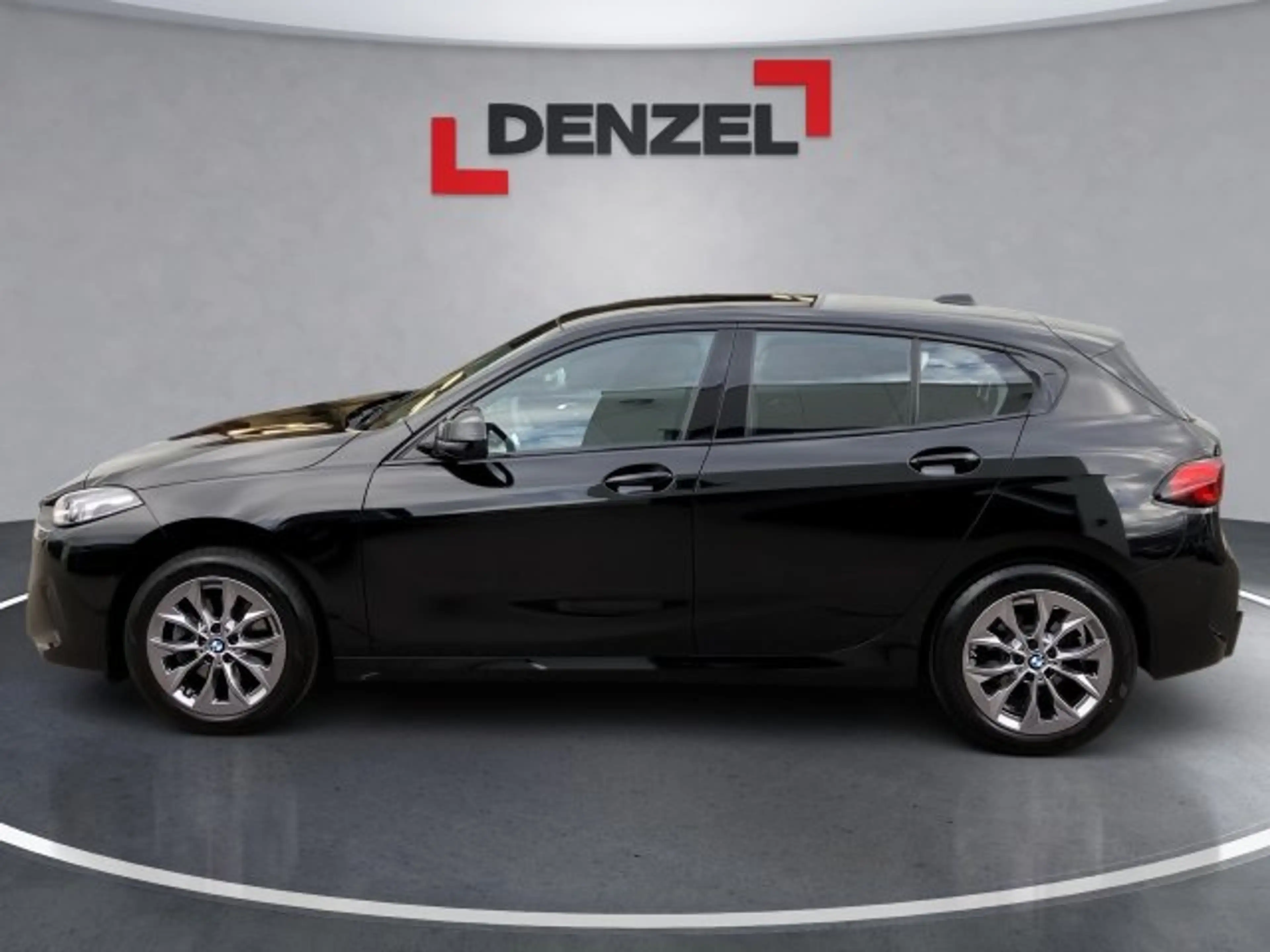BMW 116 F70 — photo 2