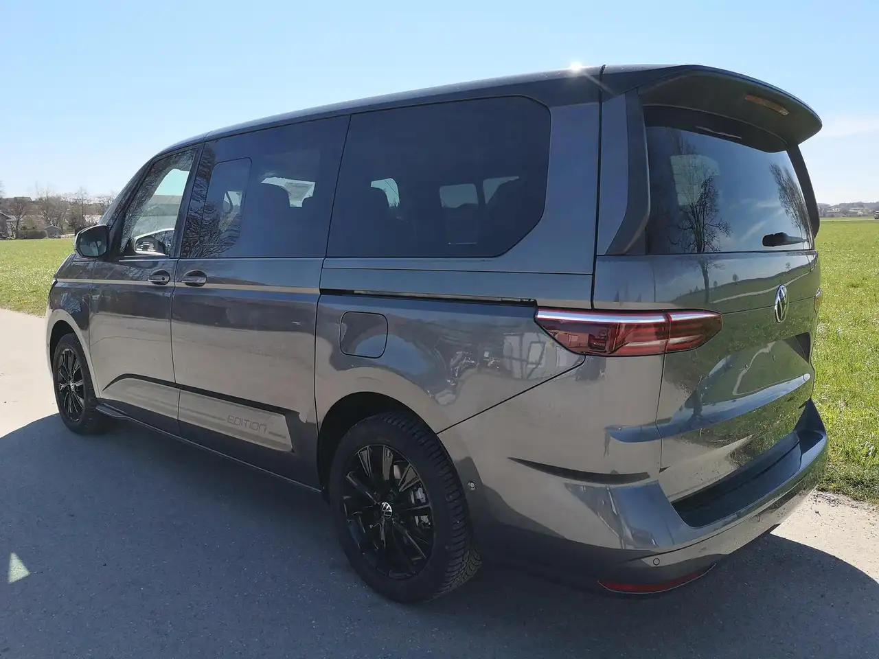 Volkswagen T7 Multivan 2,0TDI Edition DSG High LÜ 7 Sitzer 2