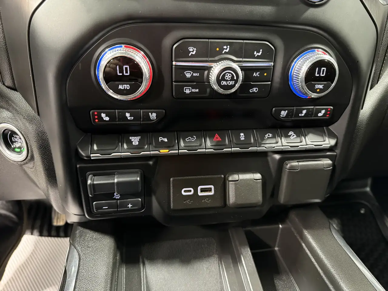 GMC Sierra 3500HD снимка GMC Sierra 3500HD