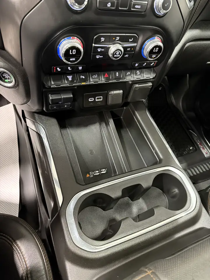 GMC Sierra 3500HD снимка GMC Sierra 3500HD