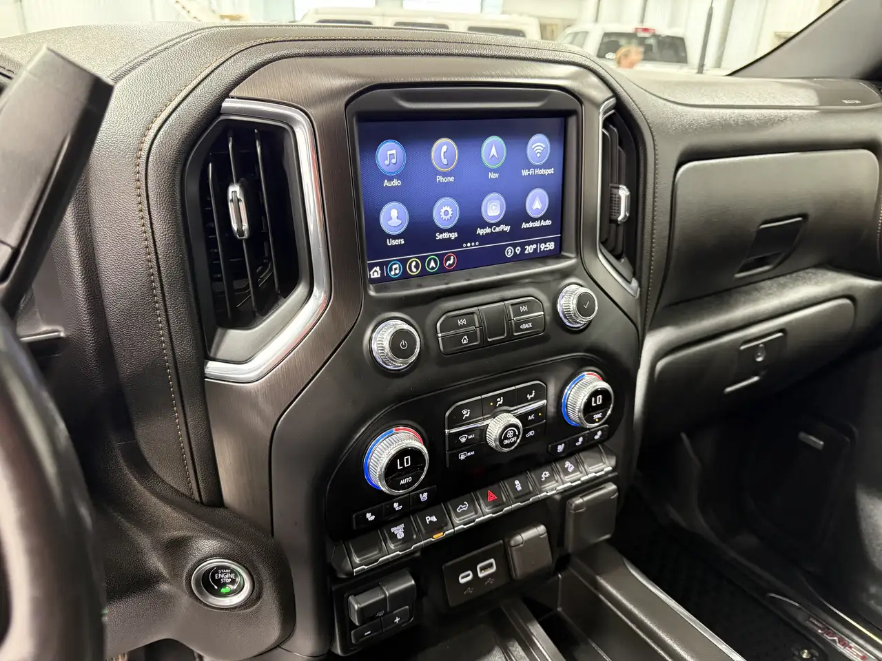 GMC Sierra 3500HD снимка GMC Sierra 3500HD