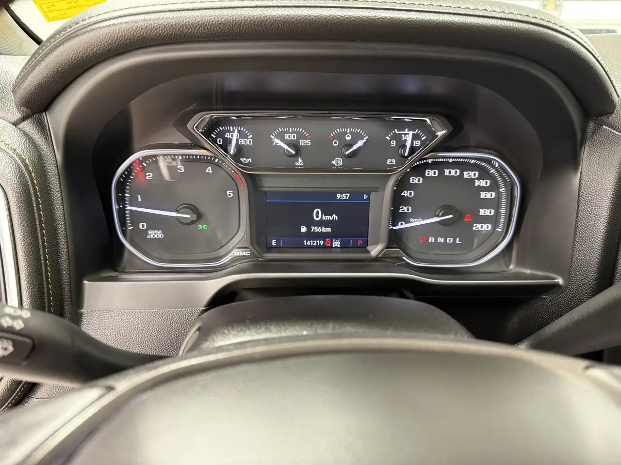 GMC Sierra 3500HD снимка GMC Sierra 3500HD