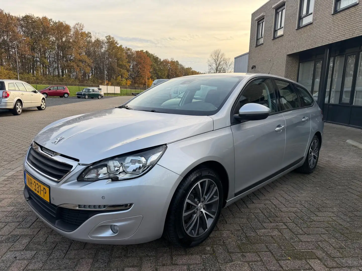 Peugeot 308 1.6 e-HDi Allure Grijs - 2