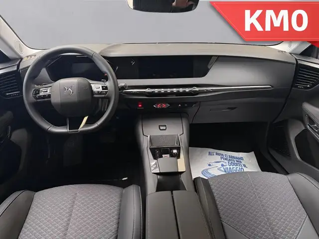 DS Automobiles DS 4 view 11
