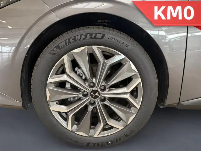 DS Automobiles DS 4 view 9