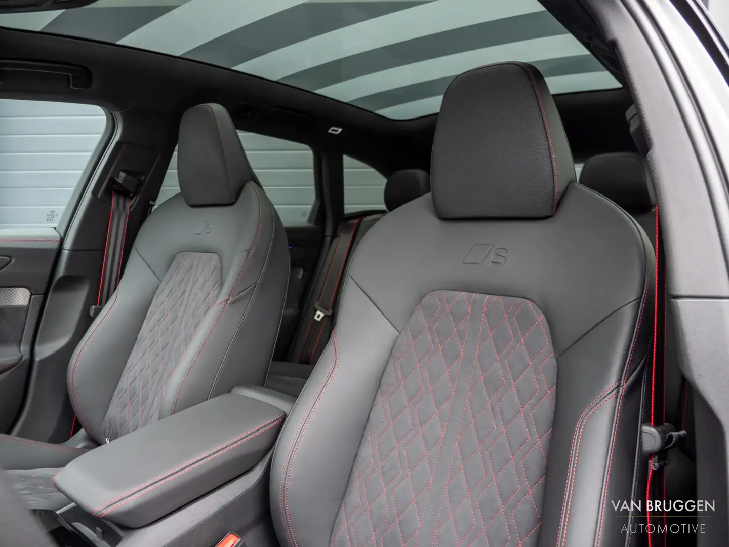 Audi A6 Avant 2.0 e-hybrid quattro S Pano Trekhaak Luchtv Zwart - 2