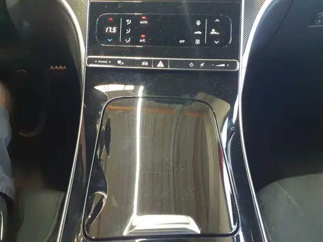 Mercedes-Benz C-Class view 10