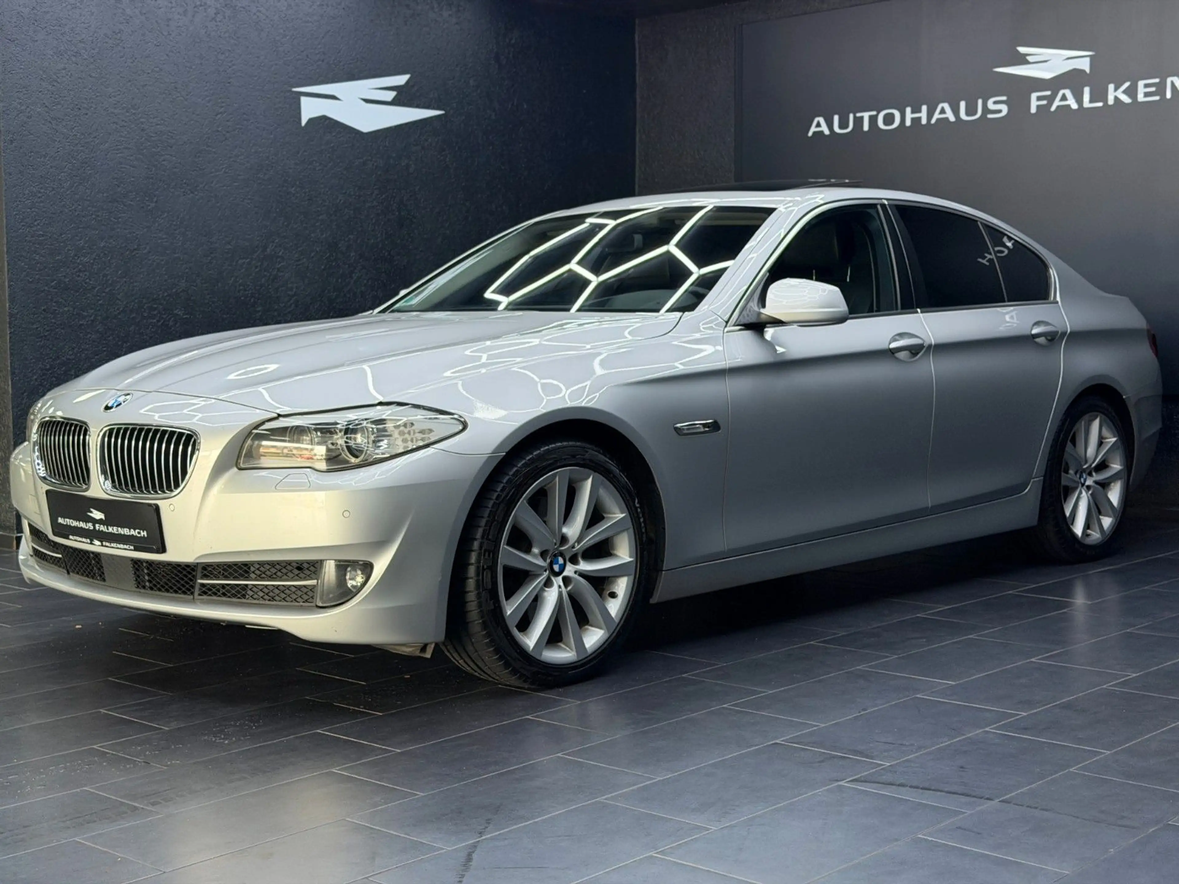 BMW 525 D*LIMOUSINE*SHD*LEDER*MEMORY*19"*HUD*AHK* — photo 9