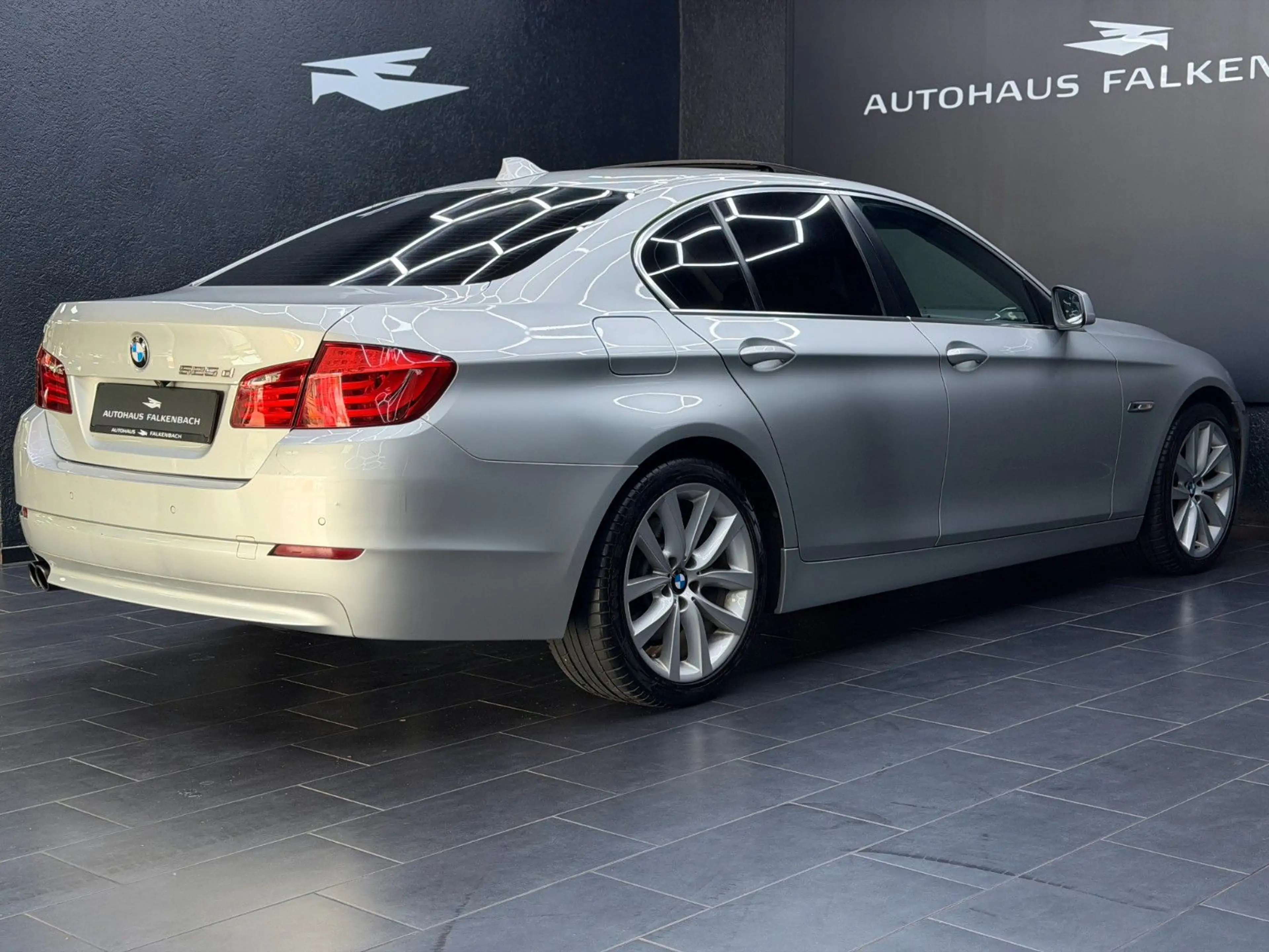 BMW 525 D*LIMOUSINE*SHD*LEDER*MEMORY*19"*HUD*AHK* — photo 10