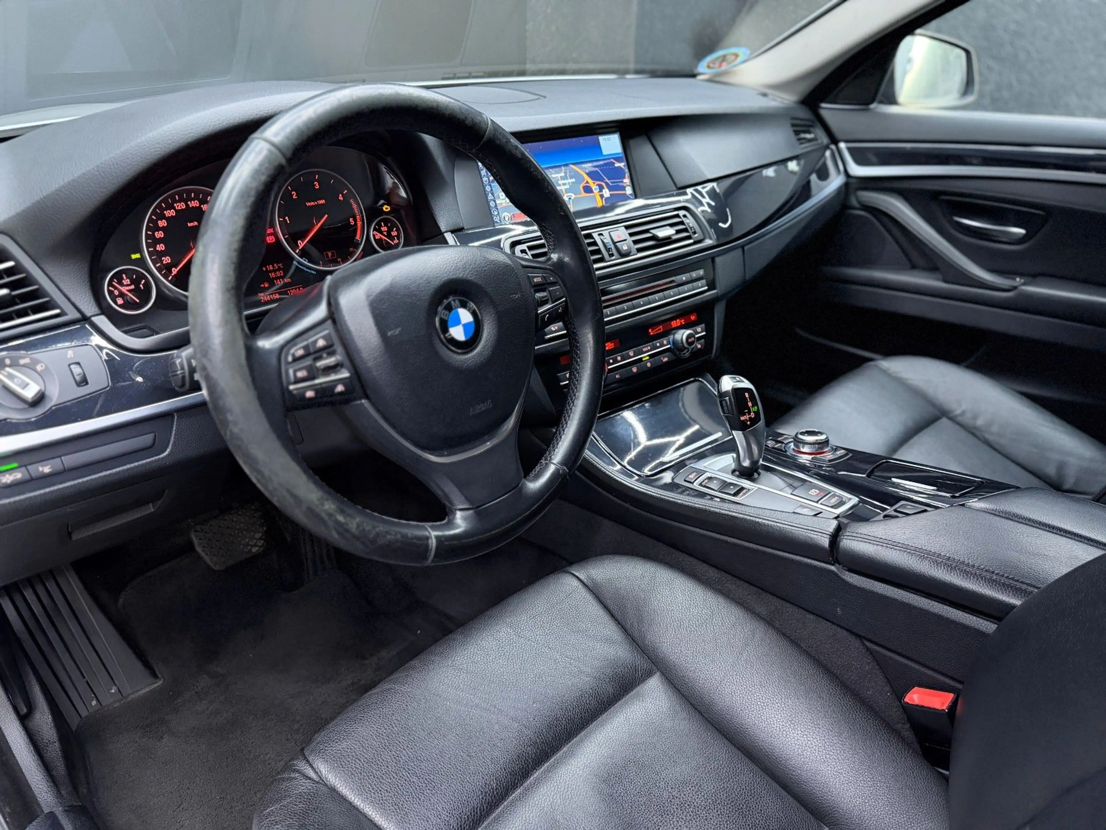BMW 525 D*LIMOUSINE*SHD*LEDER*MEMORY*19"*HUD*AHK* — photo 5