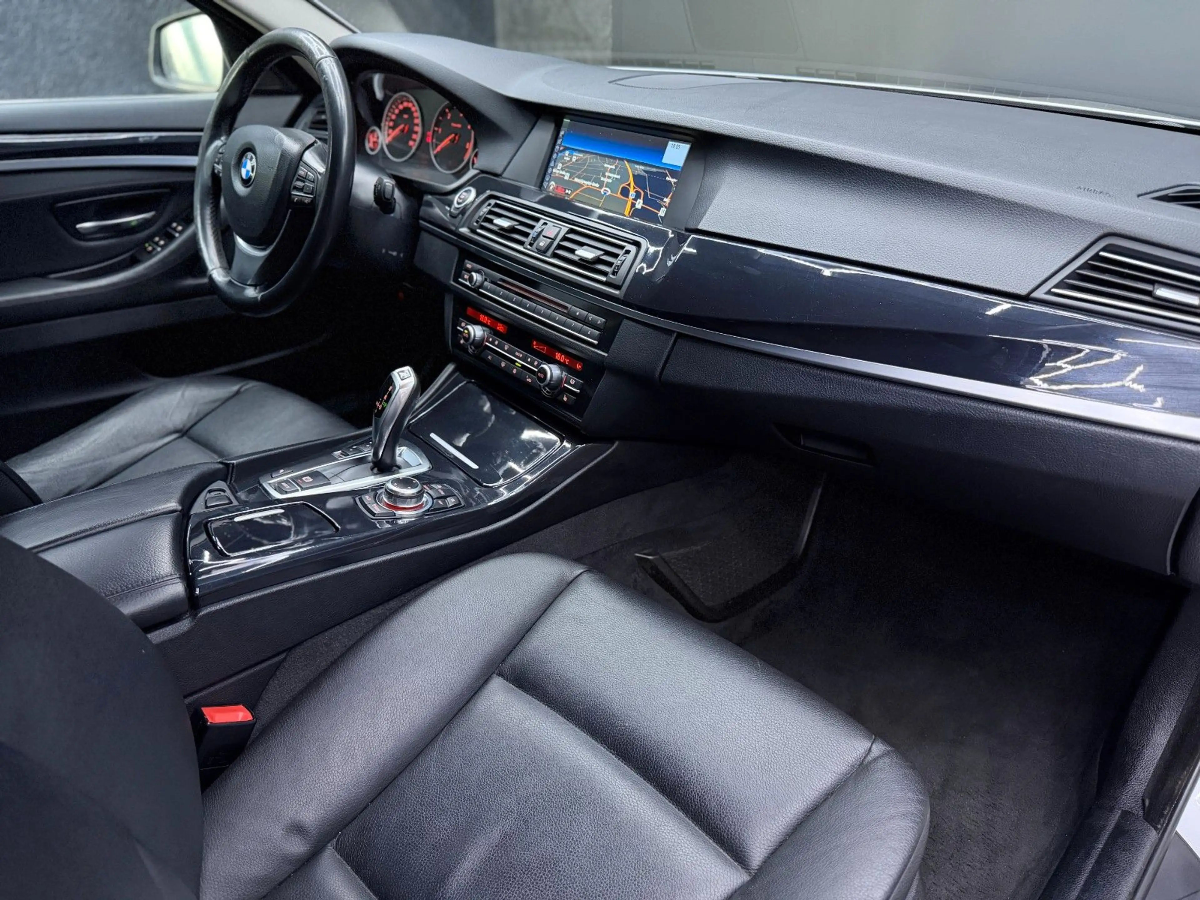 BMW 525 D*LIMOUSINE*SHD*LEDER*MEMORY*19"*HUD*AHK* — photo 8