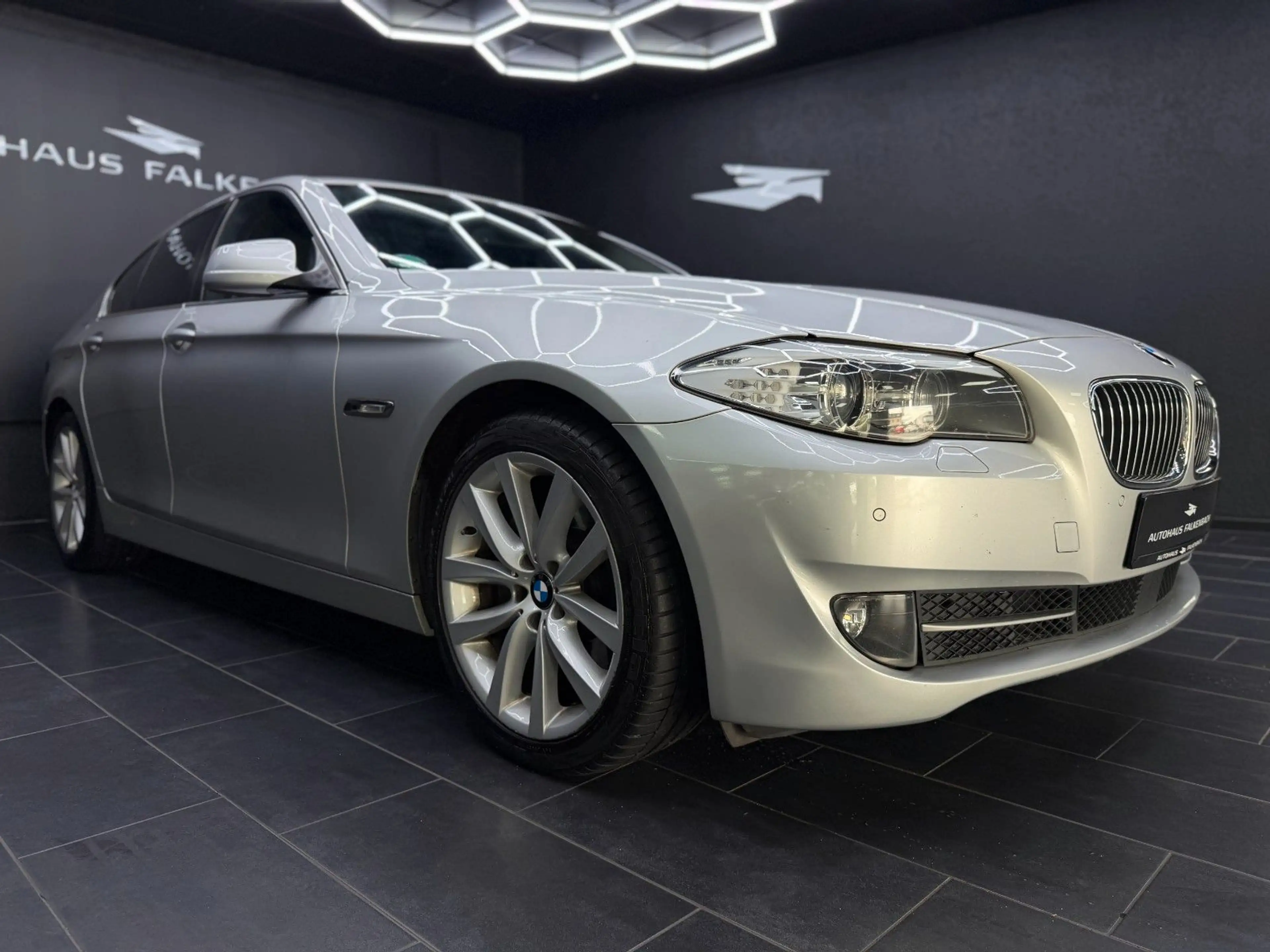 BMW 525 D*LIMOUSINE*SHD*LEDER*MEMORY*19"*HUD*AHK* — photo 14
