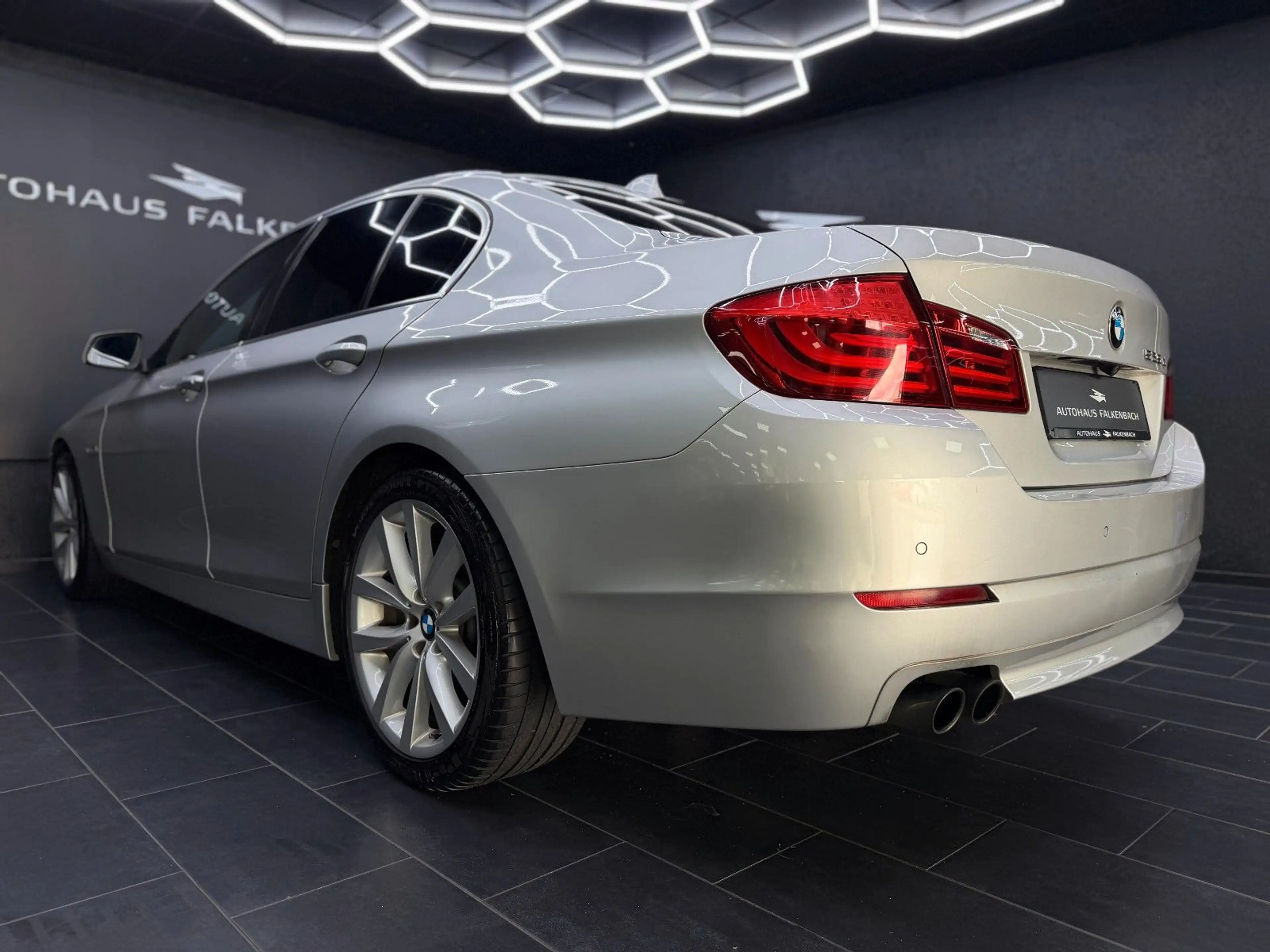 BMW 525 D*LIMOUSINE*SHD*LEDER*MEMORY*19"*HUD*AHK* — photo 12