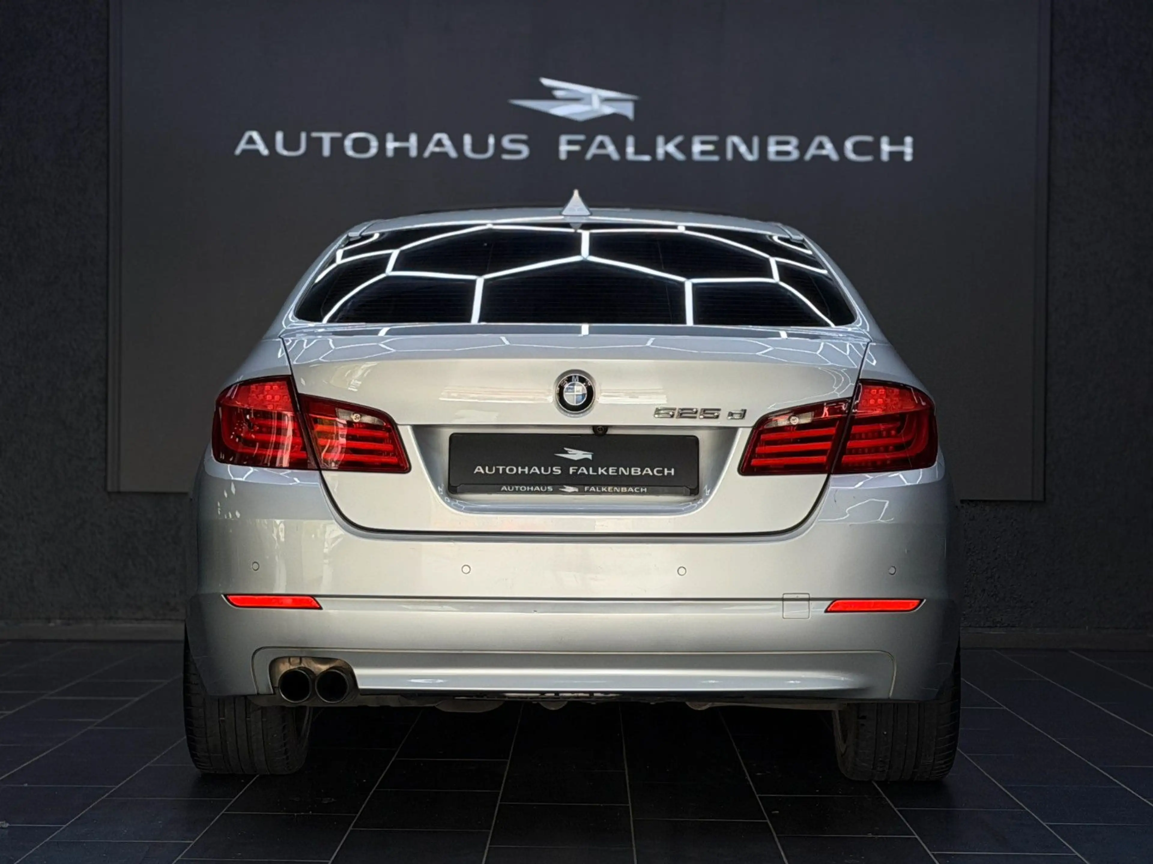BMW 525 D*LIMOUSINE*SHD*LEDER*MEMORY*19"*HUD*AHK* — photo 3