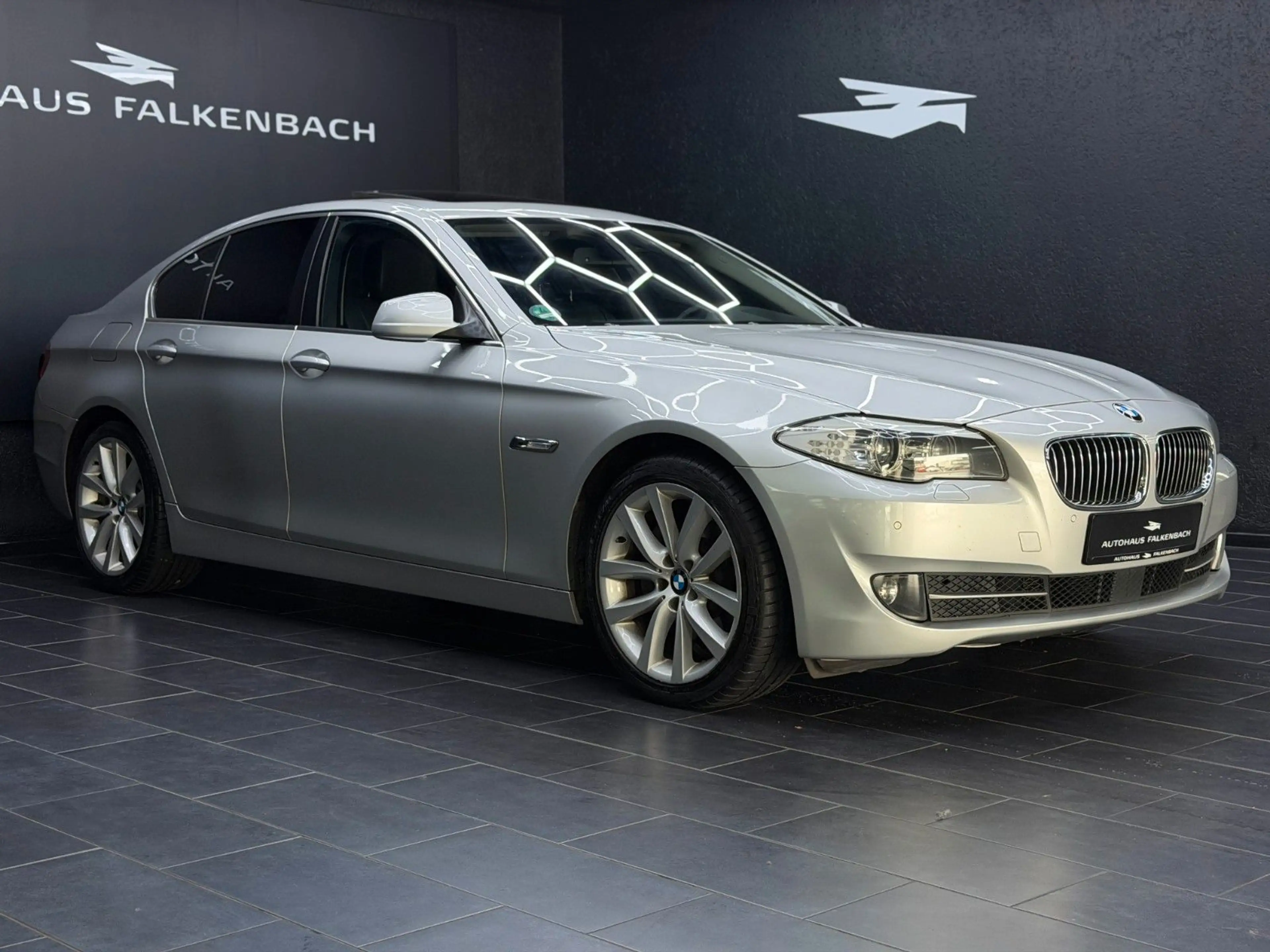 BMW 525 D*LIMOUSINE*SHD*LEDER*MEMORY*19"*HUD*AHK* — photo 6