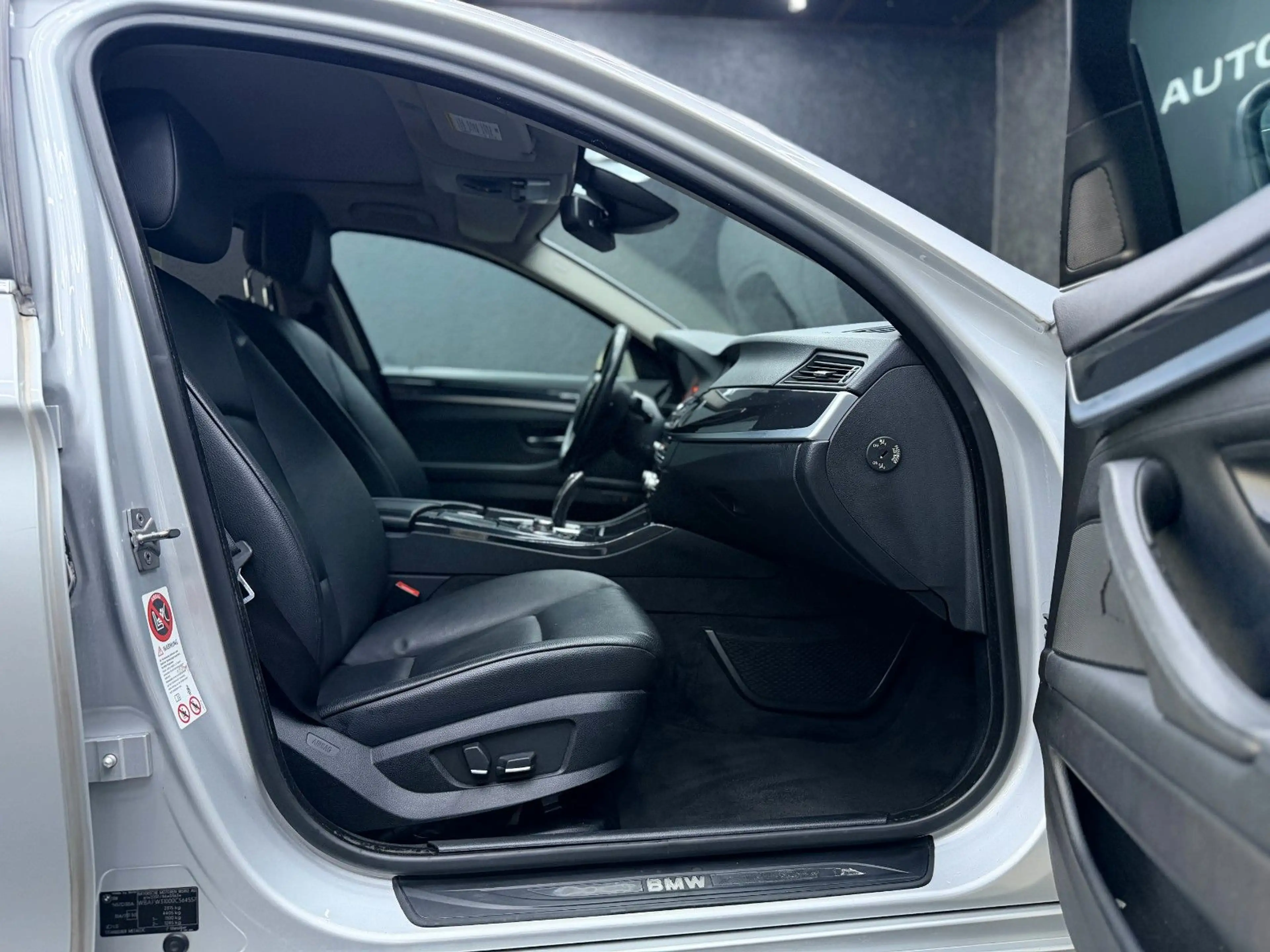 BMW 525 D*LIMOUSINE*SHD*LEDER*MEMORY*19"*HUD*AHK* — photo 13