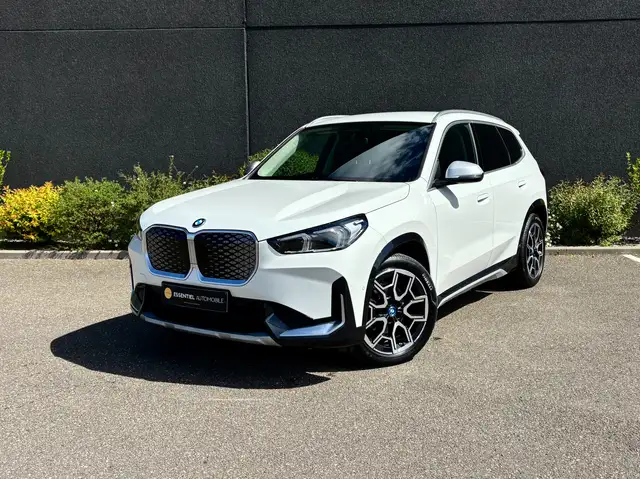 BMW iX1 iX1 66.5 kWh eDrive20 XLINE - SOH CERTIFIE* LED* CUIR* NAVIGATION* CAMERA* CARPLAY* ASSISTANCES*