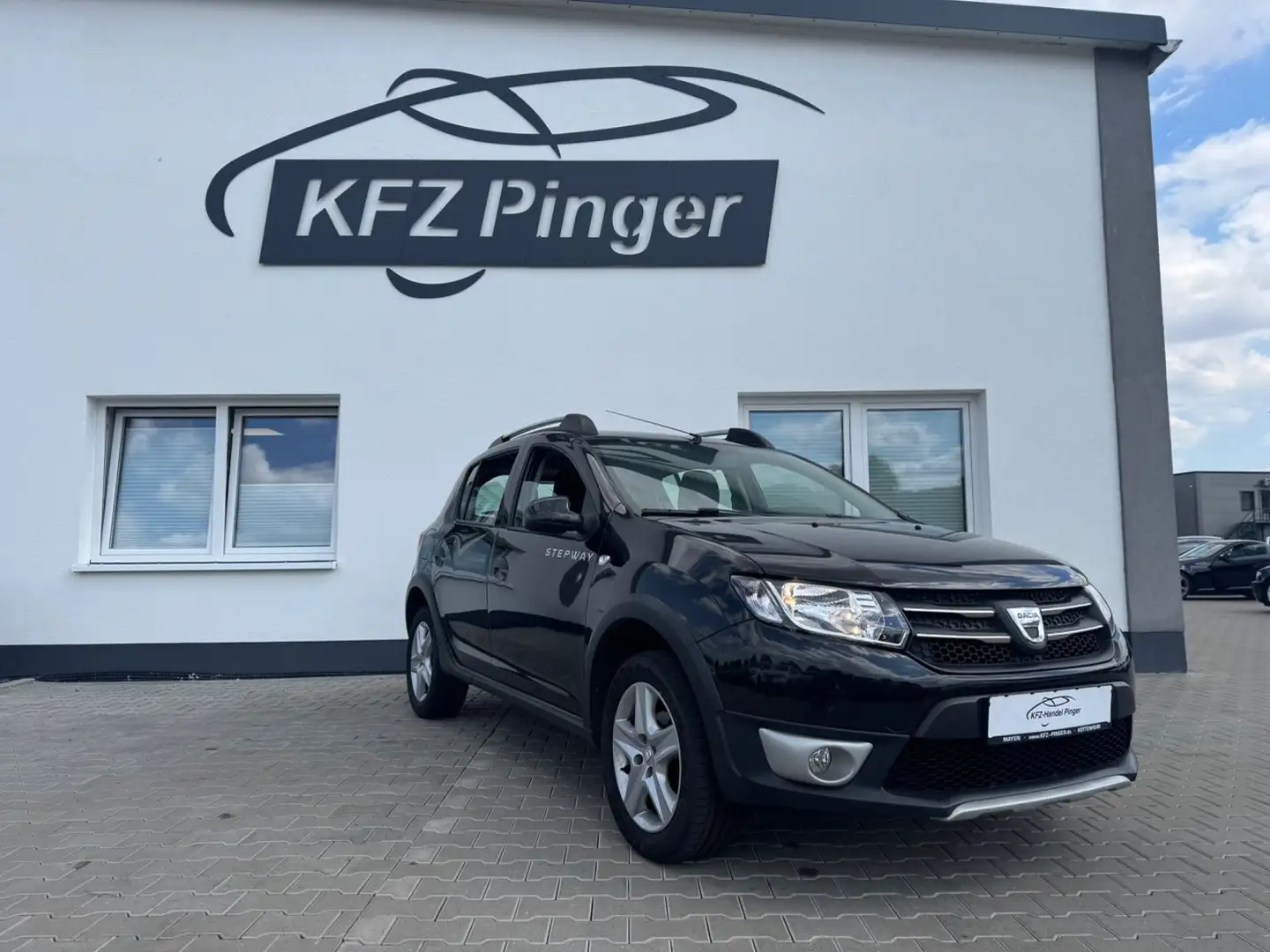 Dacia Sandero II Essentiel Black - 1