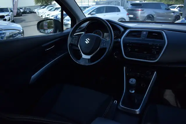 Suzuki SX4 S-Cross view 11