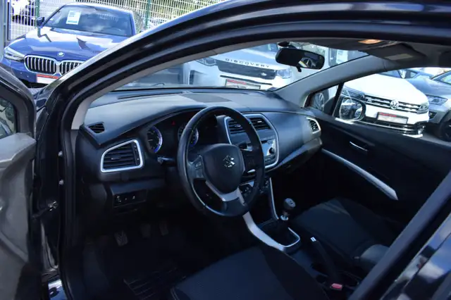 Suzuki SX4 S-Cross view 14