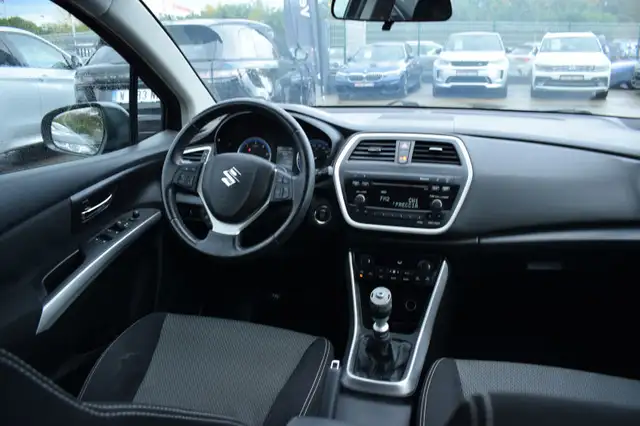 Suzuki SX4 S-Cross view 2