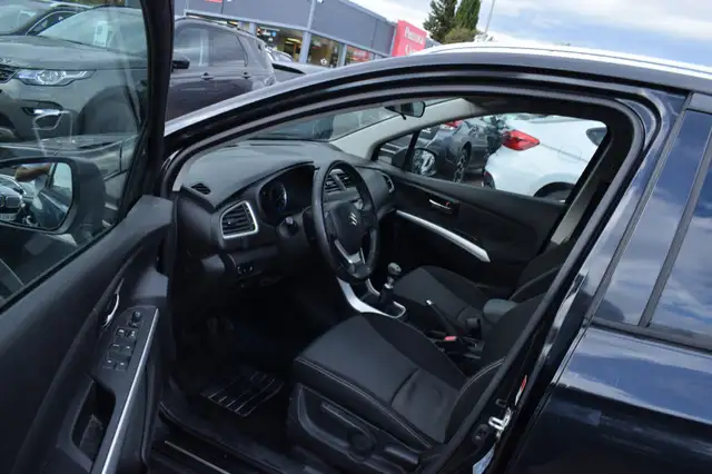 Suzuki SX4 S-Cross view 4
