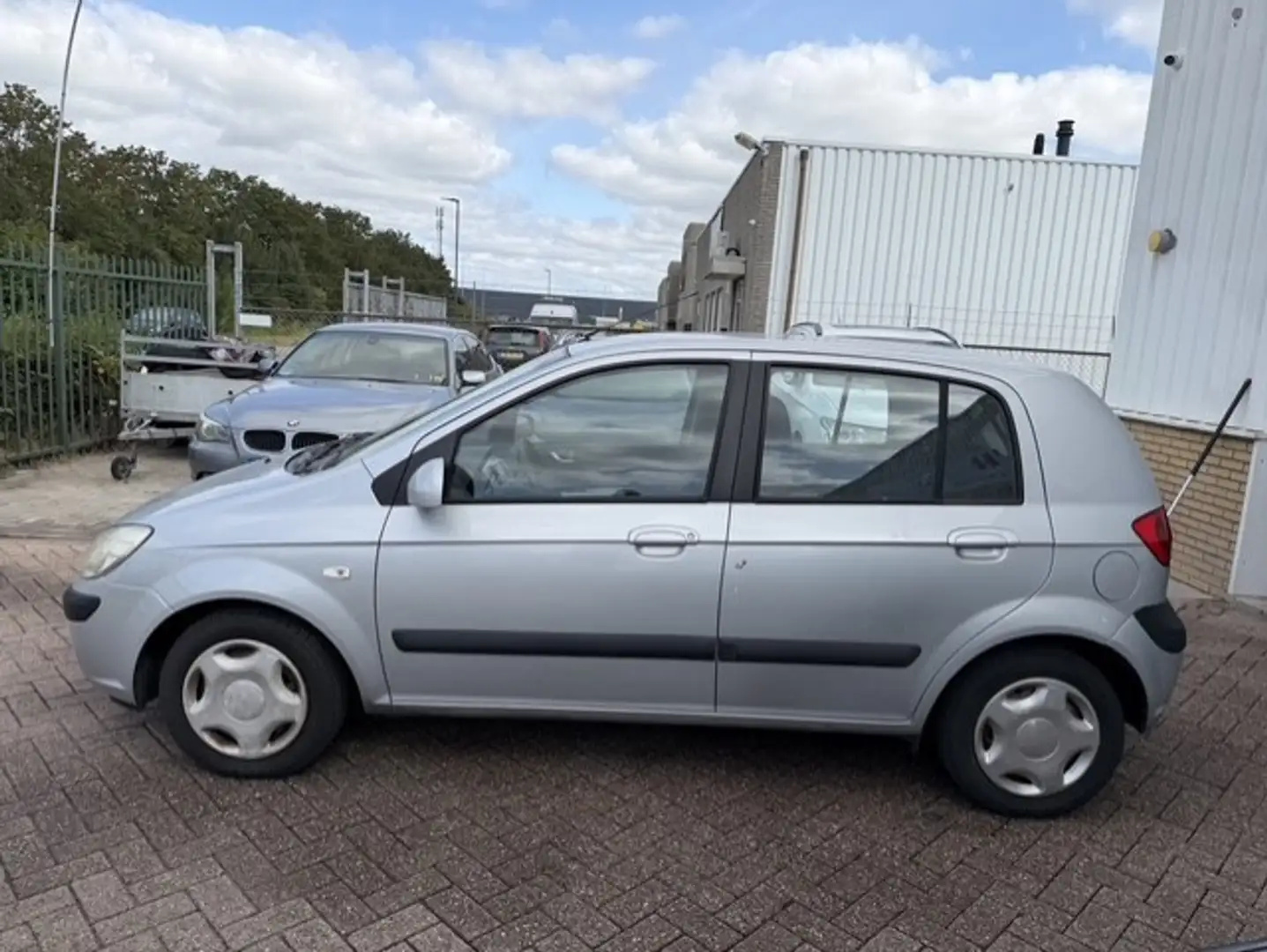 Hyundai Getz 1.4i Active Cool APK T/M 2-3-2027 Grau - 2