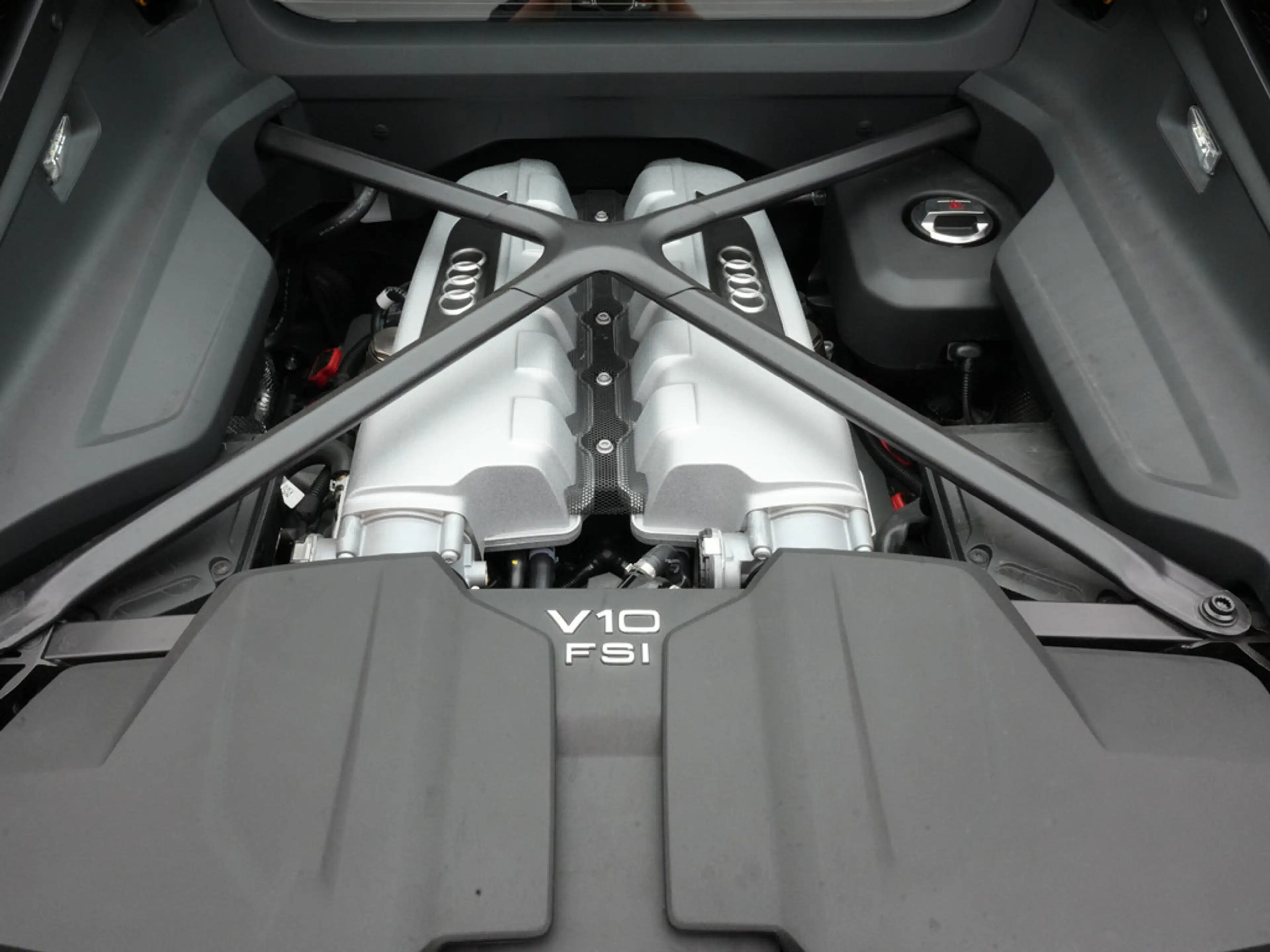 Audi R8 Coupe performance RWD LED PDC LEDER KAM — photo 10