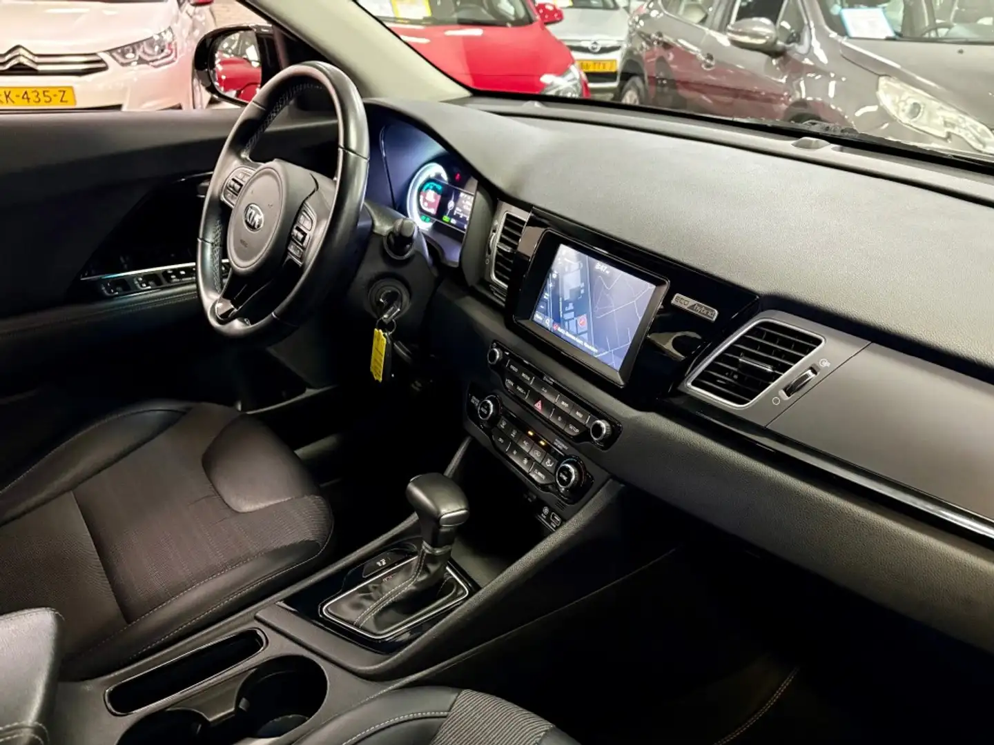 Kia Niro 1.6 GDI H. DYNAMICL. / Climat / Cruise / Navi / Ap Zwart - 2