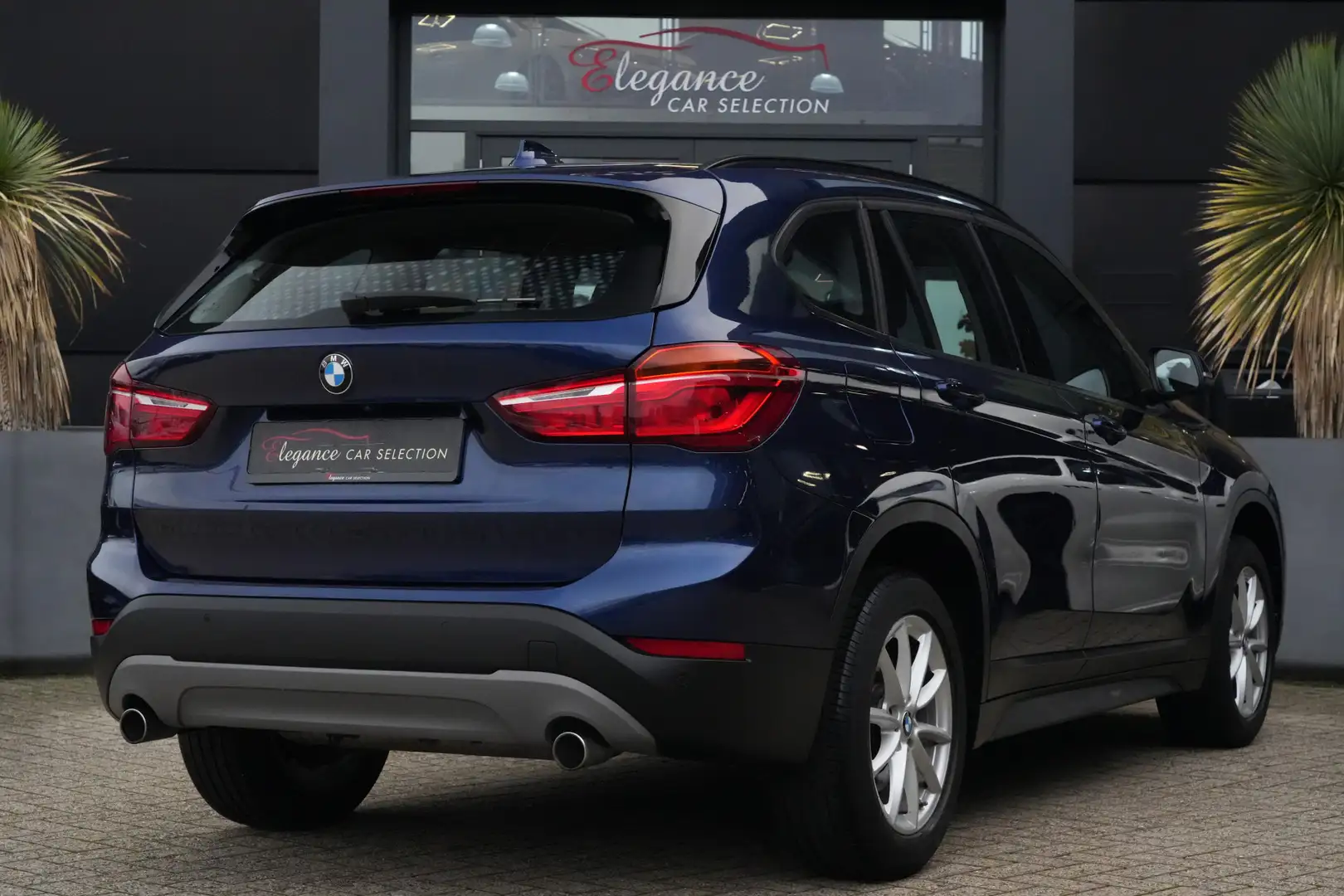 BMW X1 sDrive20i Executive 192pk Navigatie/Climate/Camera Blauw - 2