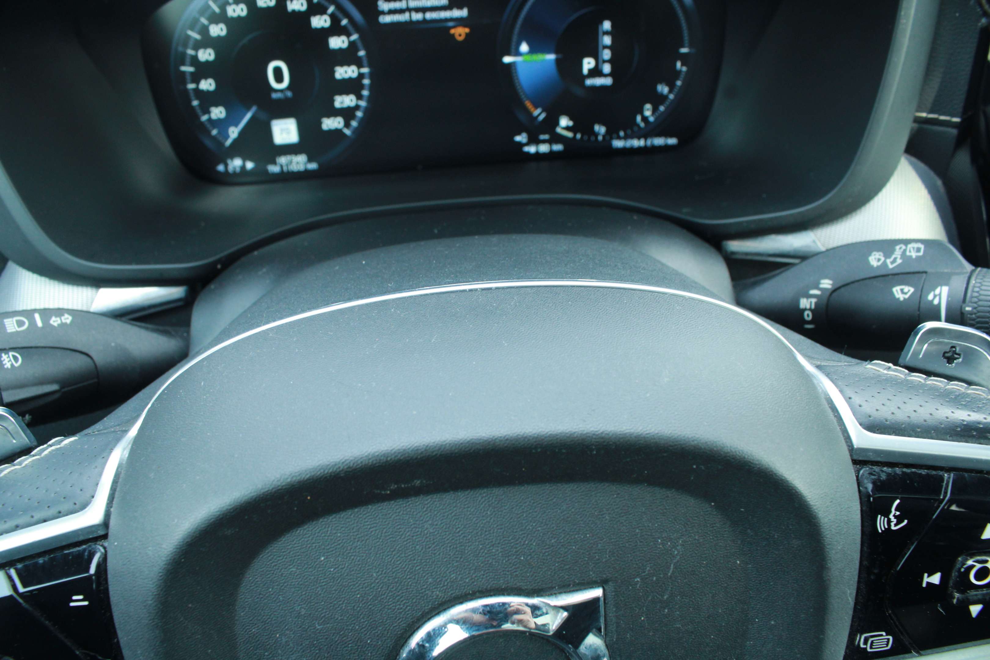 2018 Volvo XC60 T8 eAWD Plug-In Hybrid R-Design, MAGS, CUIR, A/C thumb 30