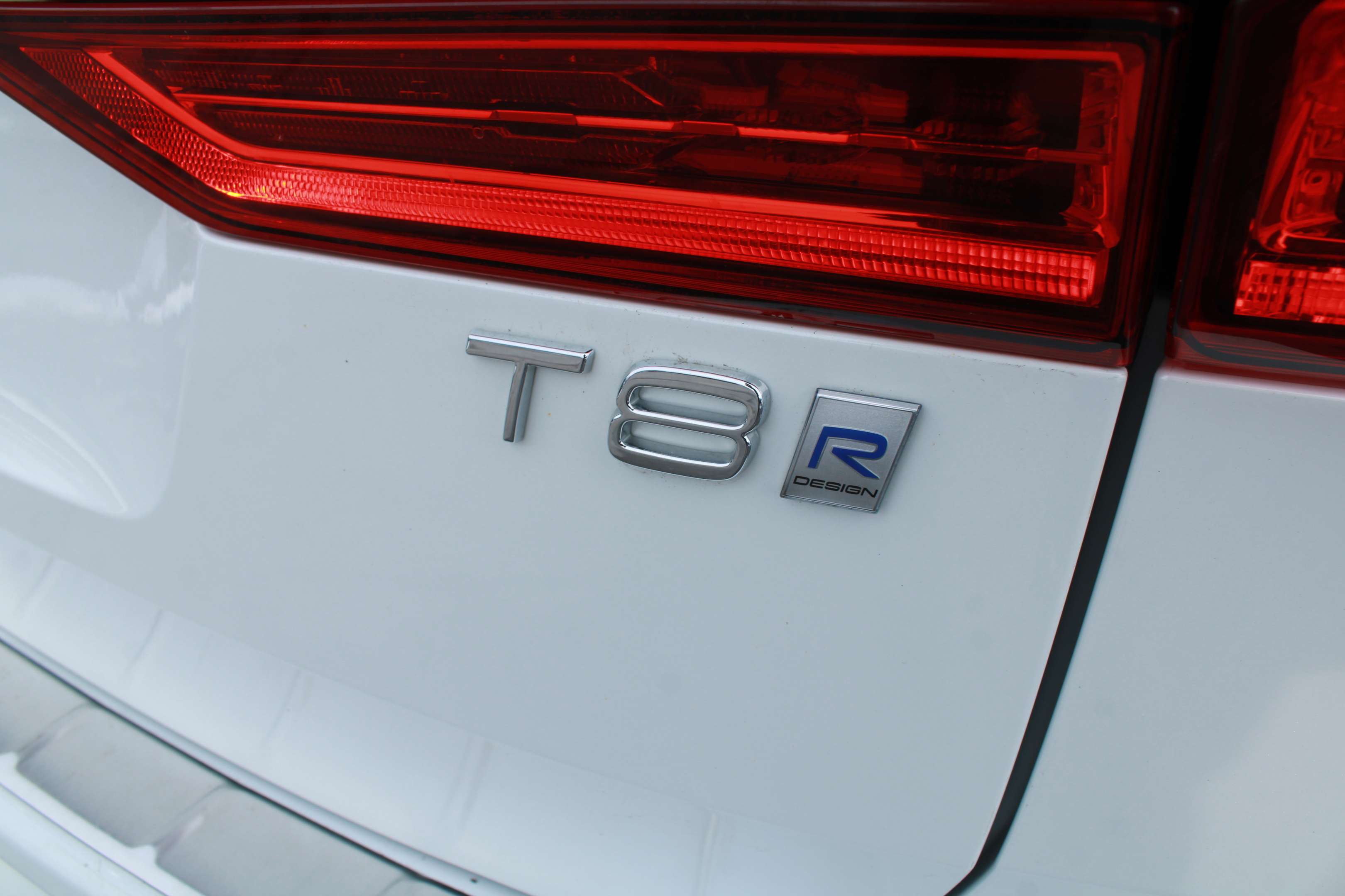 2018 Volvo XC60 T8 eAWD Plug-In Hybrid R-Design, MAGS, CUIR, A/C thumb 17