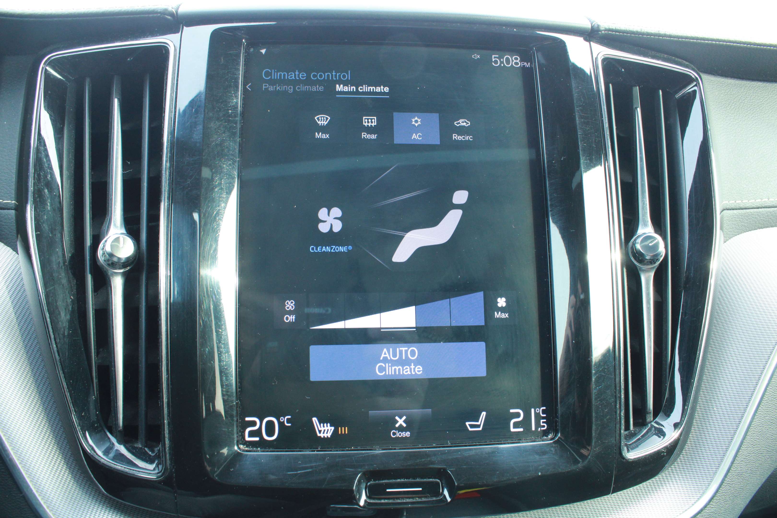 2018 Volvo XC60 T8 eAWD Plug-In Hybrid R-Design, MAGS, CUIR, A/C thumb 38