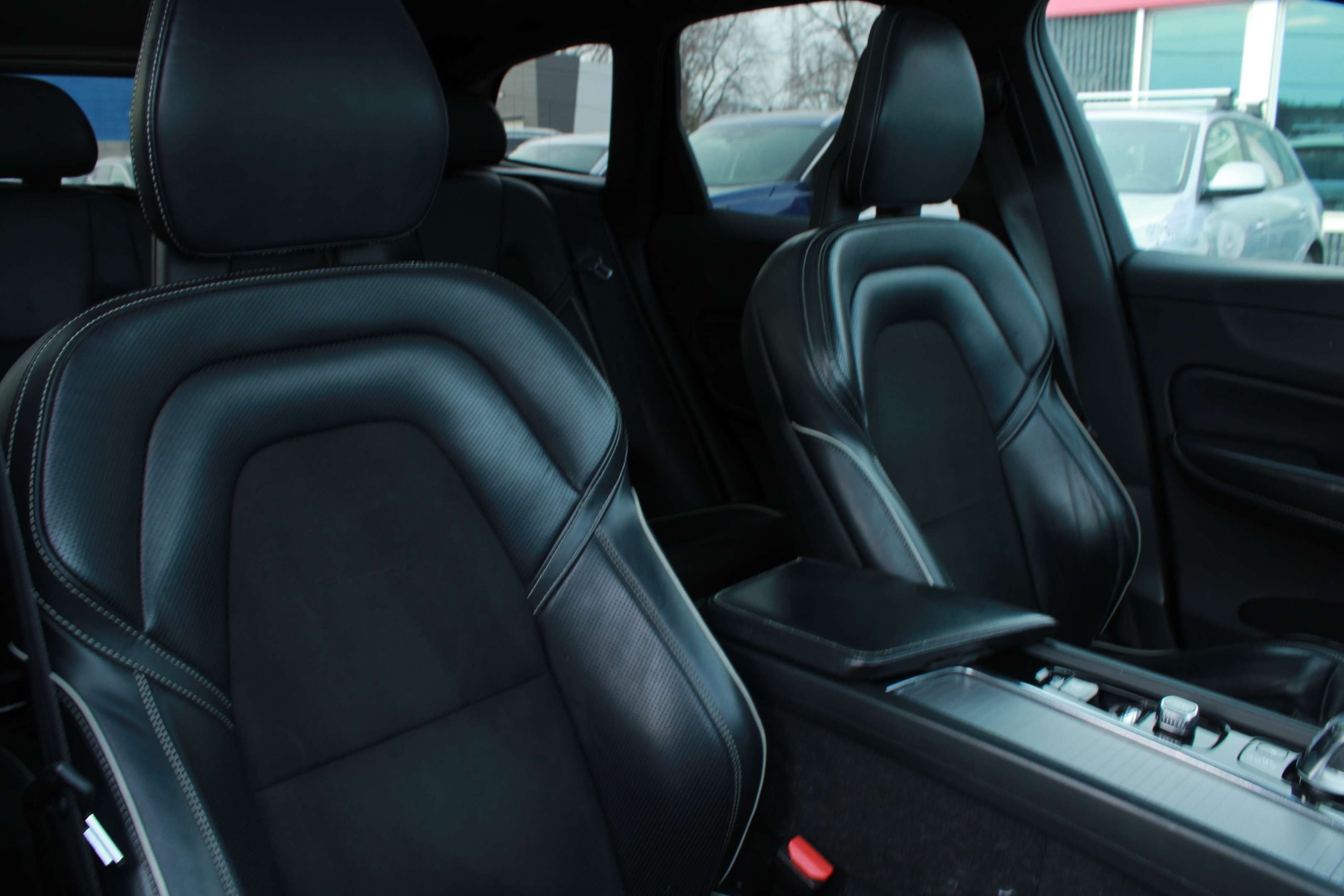 2018 Volvo XC60 T8 eAWD Plug-In Hybrid R-Design, MAGS, CUIR, A/C thumb 13
