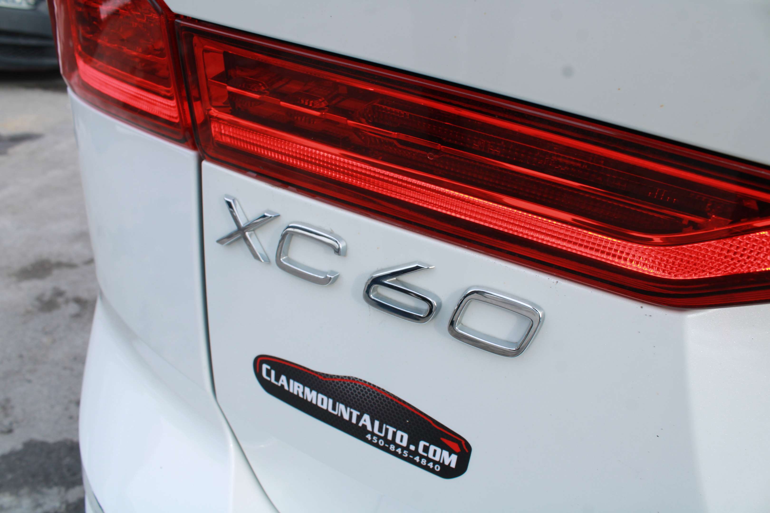 2018 Volvo XC60 T8 eAWD Plug-In Hybrid R-Design, MAGS, CUIR, A/C thumb 18