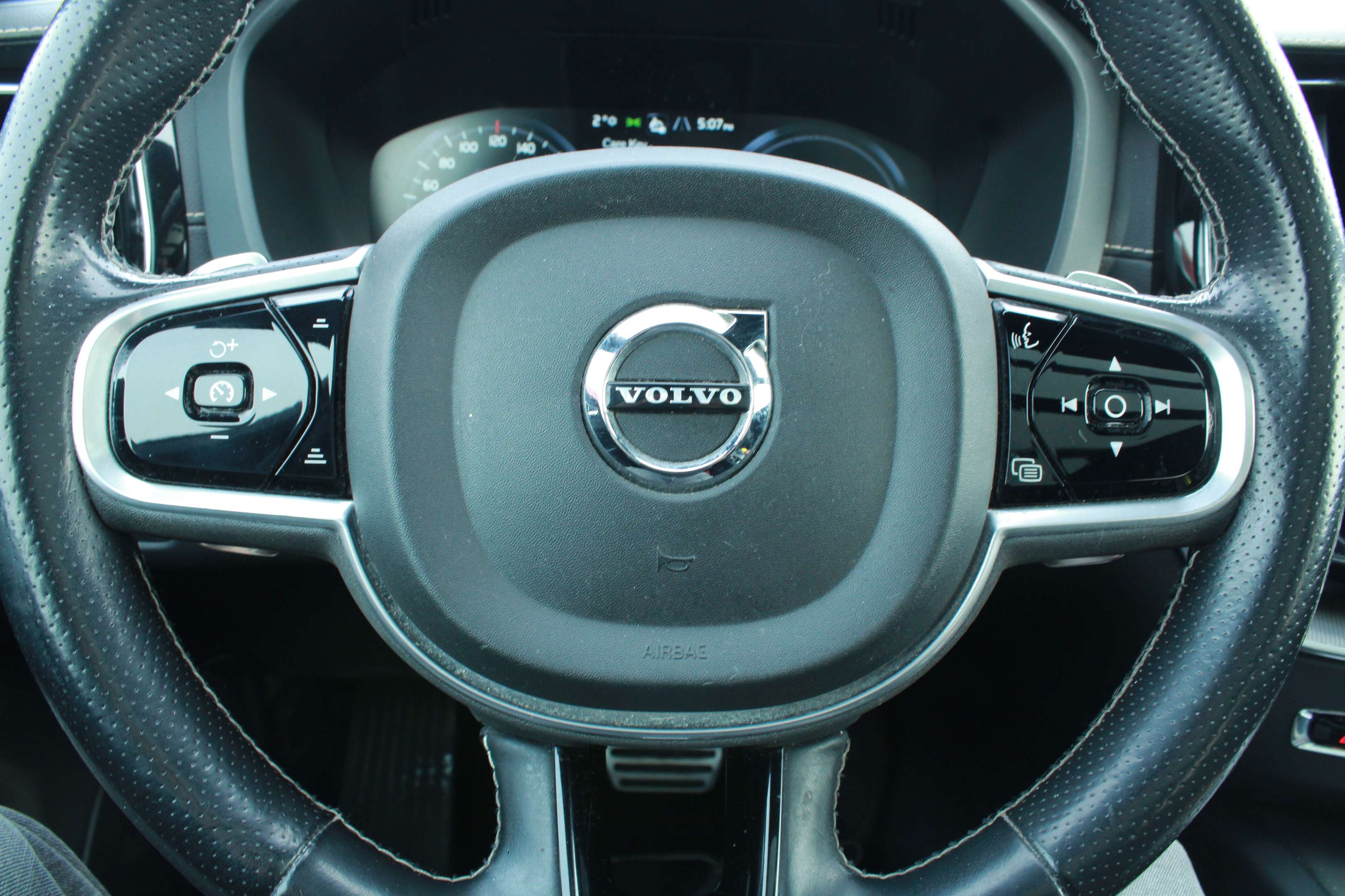 2018 Volvo XC60 T8 eAWD Plug-In Hybrid R-Design, MAGS, CUIR, A/C thumb 27