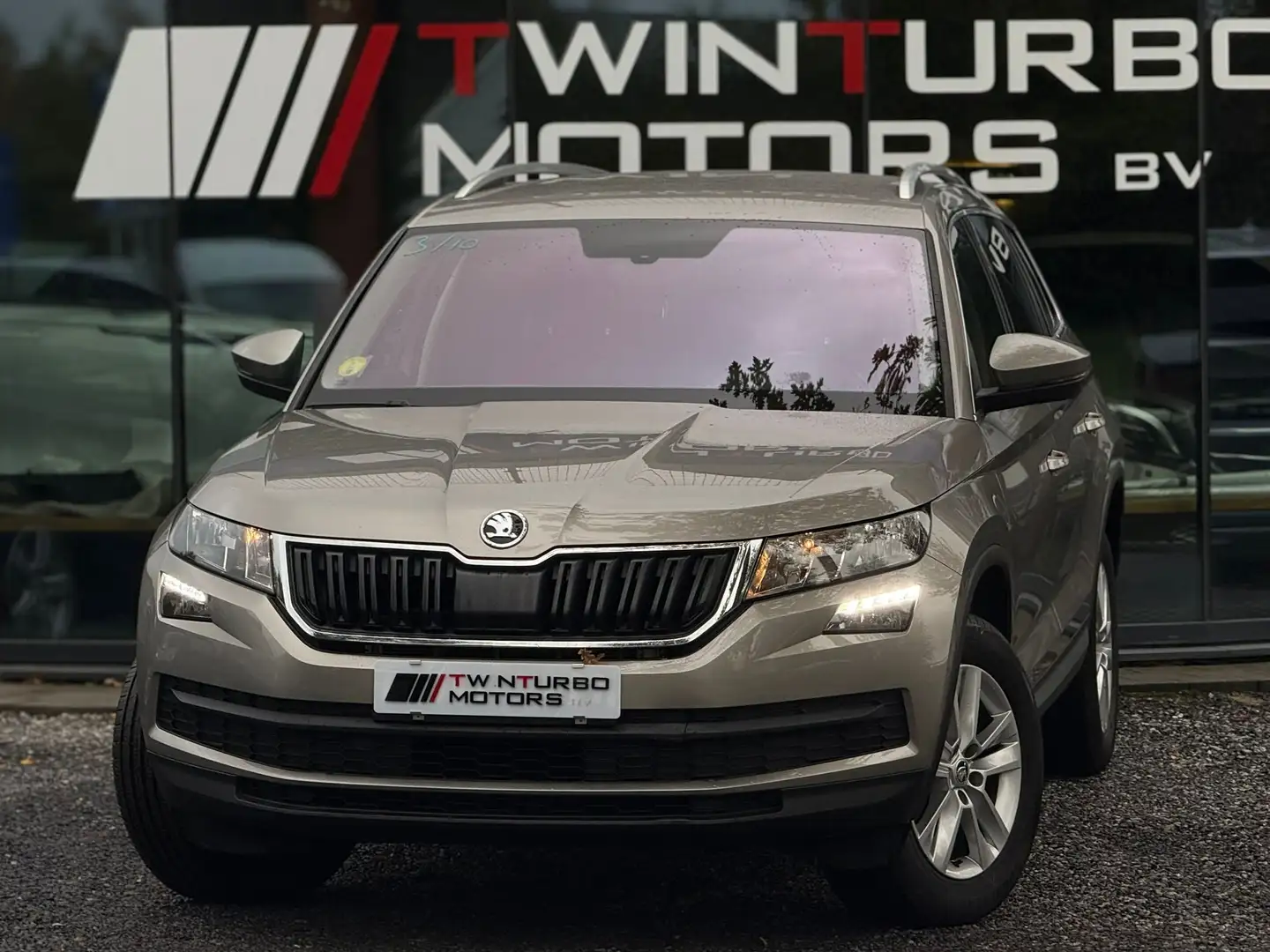 Skoda Kodiaq Kodiaq 2.0 TDI 4x4 DSG Sportline 7ZITPLAAT Beige - 1