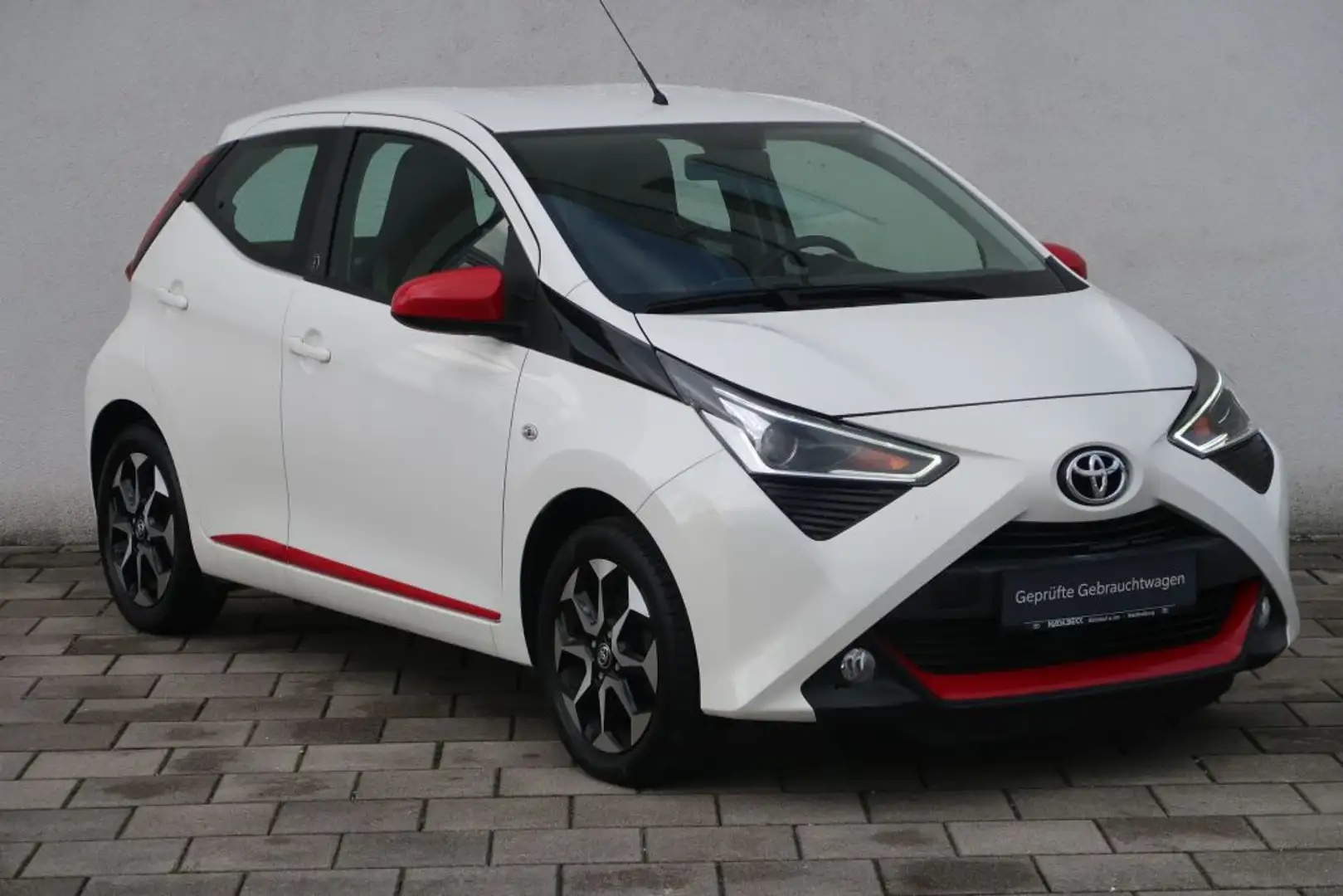 Toyota Aygo X x-play Team Deutschland Weiß - 2