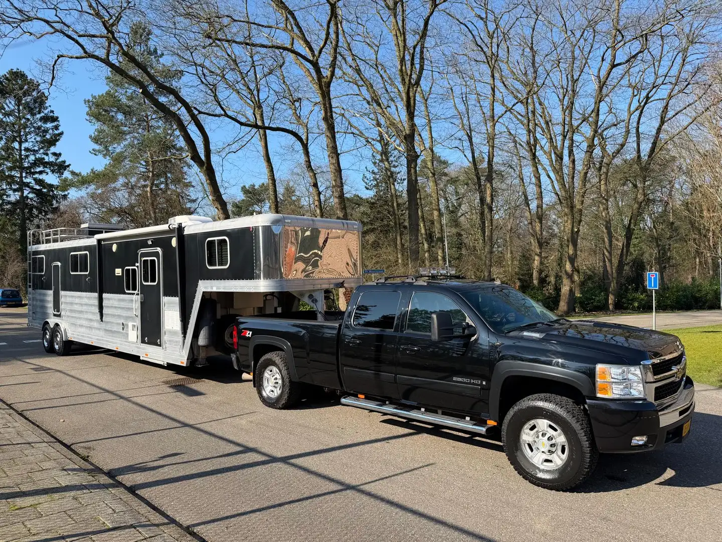 Caravans-Wohnm Sonstige Featherlite 8541 / Chevrolet K2500 6.6L V8 Schwarz - 1