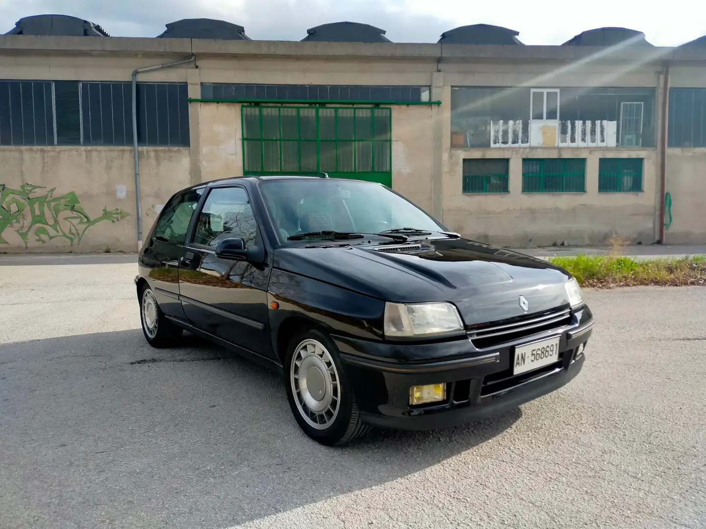 Renault Clio Clio 3p 1.8 16v Black - 2