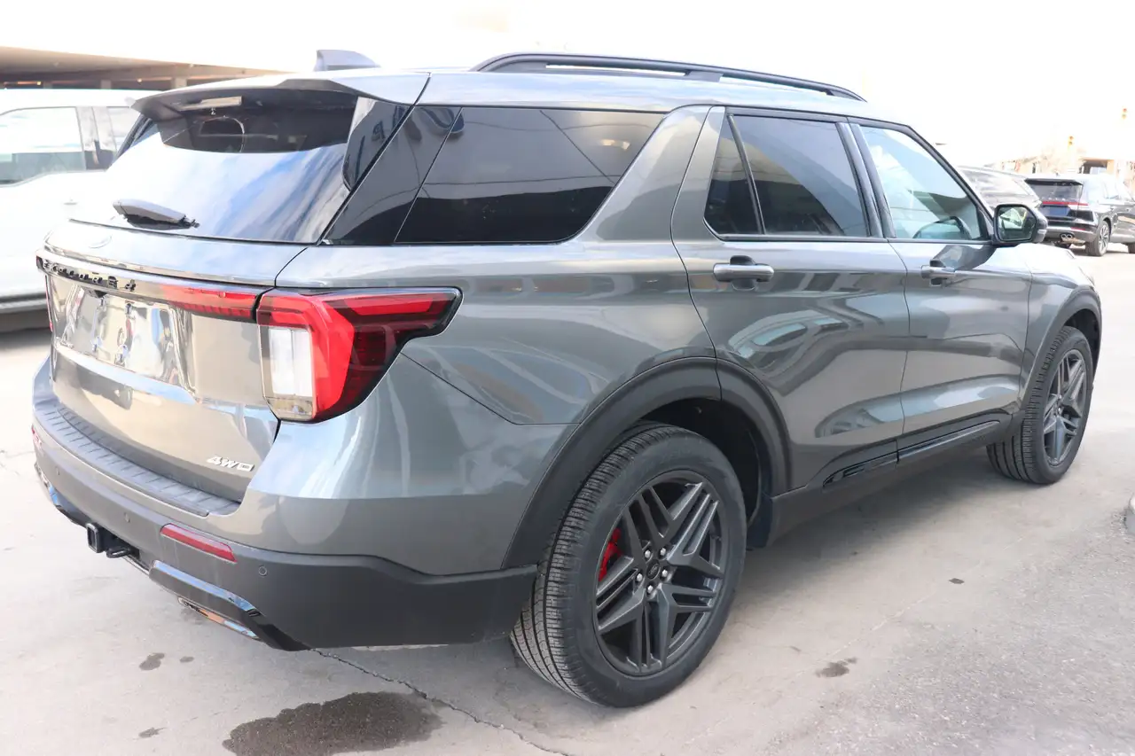 Ford Explorer снимка Ford Explorer